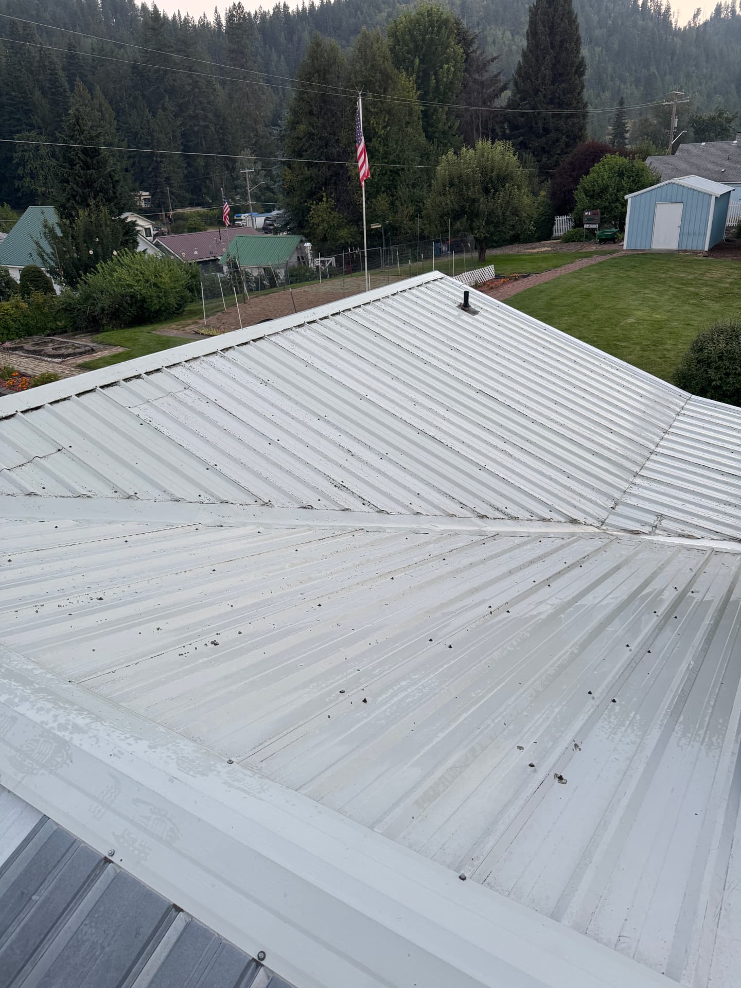 Metal roof cleaning after pressure washing